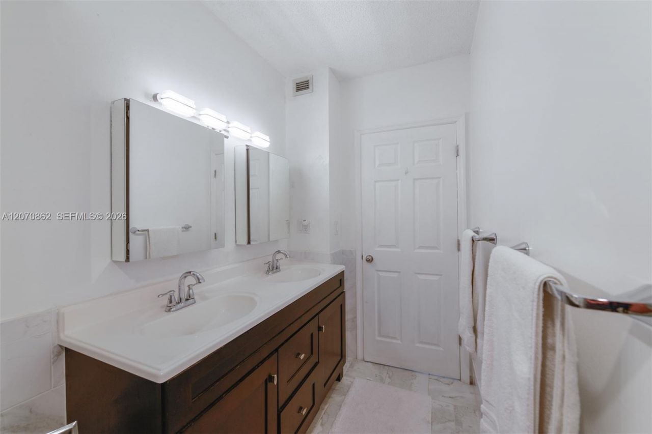 1950 S Ocean Dr, Unit 7G, Hallandale Beach, FL 33009 Photo