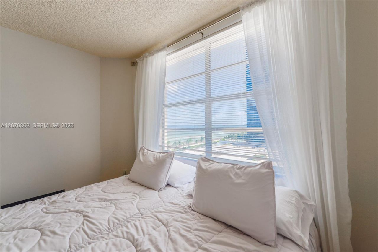 1950 S Ocean Dr, Unit 7G, Hallandale Beach, FL 33009 Photo