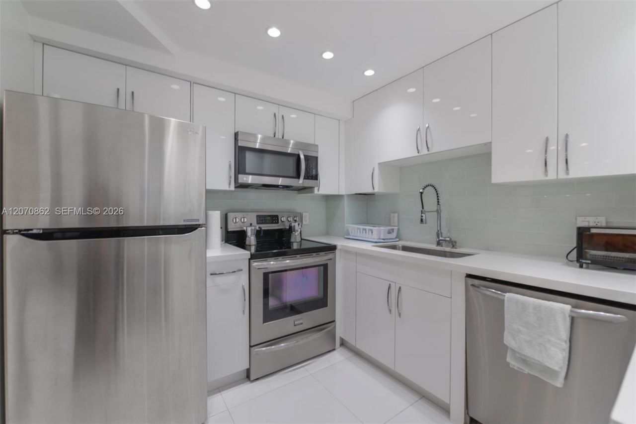 1950 S Ocean Dr, Unit 7G, Hallandale Beach, FL 33009 Photo