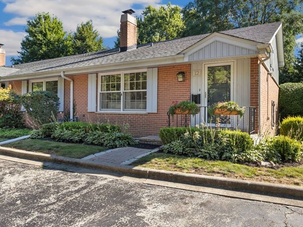 12 Robin Hood Lane , Unit 12, Northfield, IL 60093