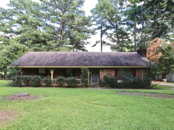 3918 Forest Lake Drive, Jackson, MS 39212