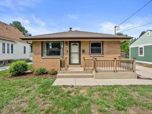 2722 E Denton AVENUE, Saint Francis, WI 53235