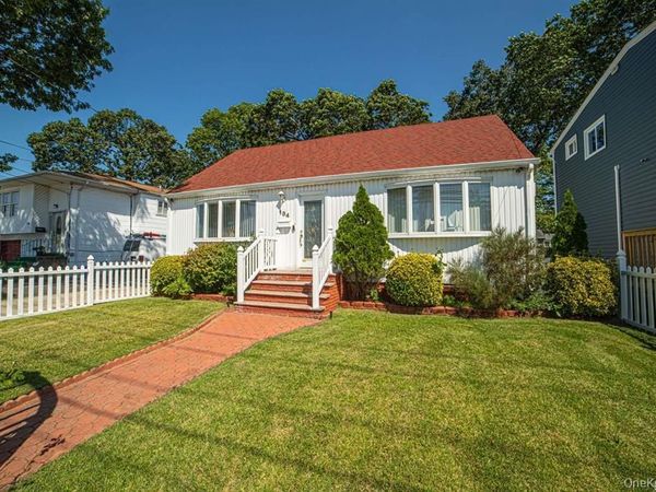 184 S Strong Avenue, Lindenhurst, NY 11757