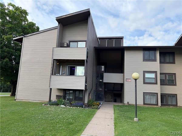 530 Village Boulevard N, Baldwinsville, NY 13027