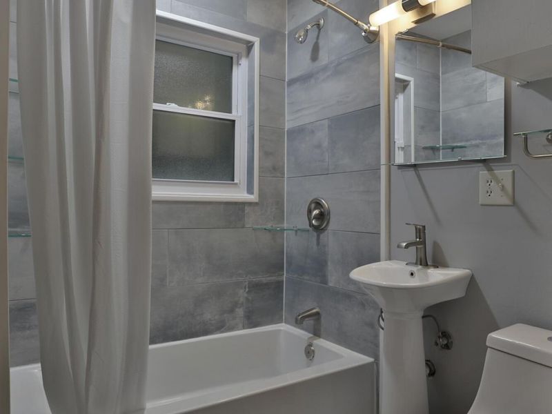 3220 Medina Avenue , Columbus, OH 43224 Photo 13