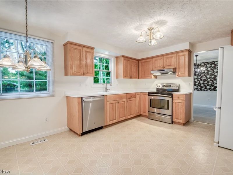 5828 Grovewood Drive, Mentor, OH 44060 Photo 2