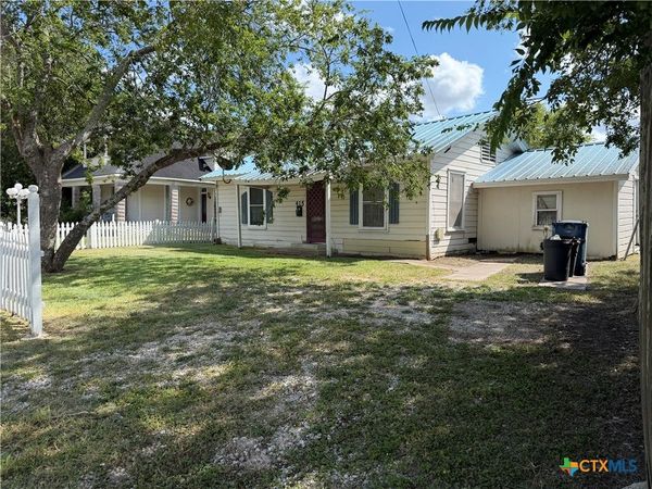 415 S Virginia Street , Port Lavaca, TX 77979