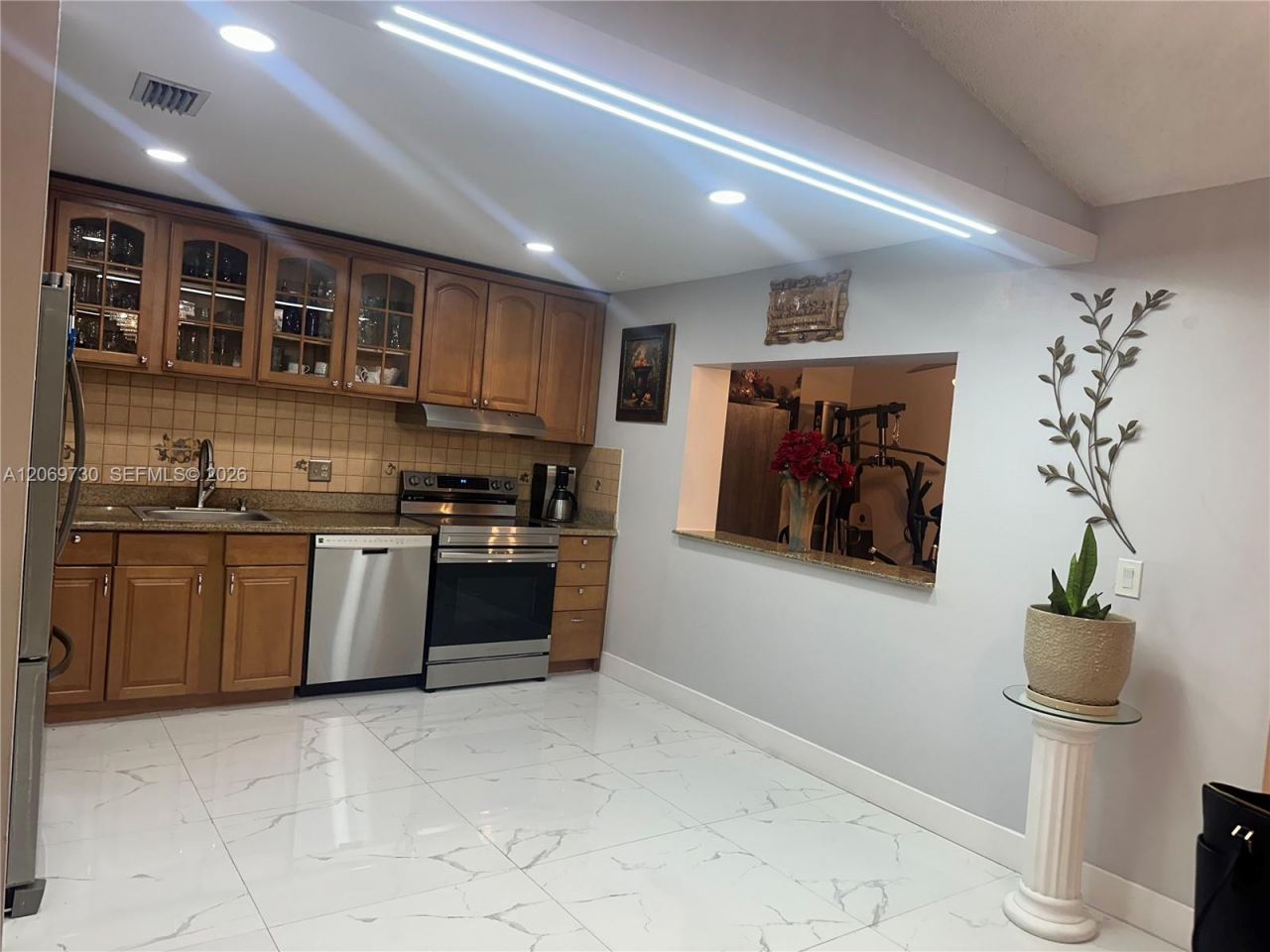 1051 SW 99th Ave, Pembroke Pines, FL 33025 Photo