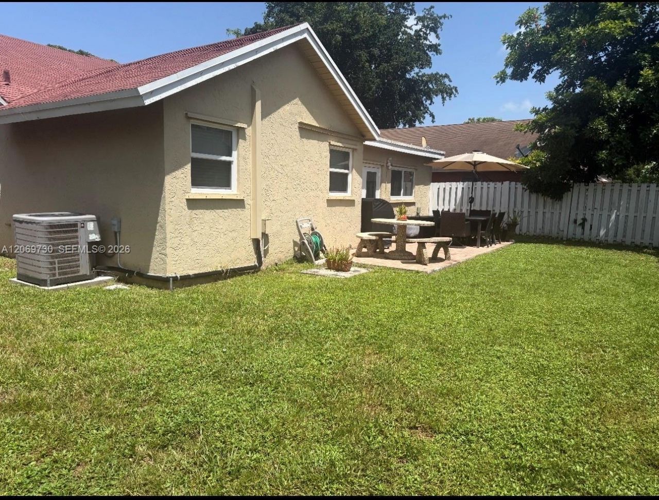 1051 SW 99th Ave, Pembroke Pines, FL 33025 Photo
