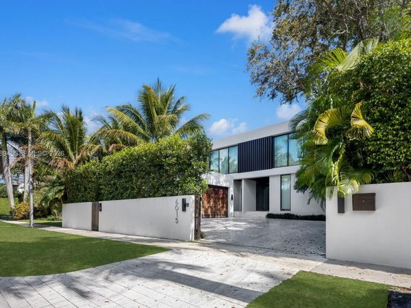6015 N Bay Rd , Miami Beach, FL 33140