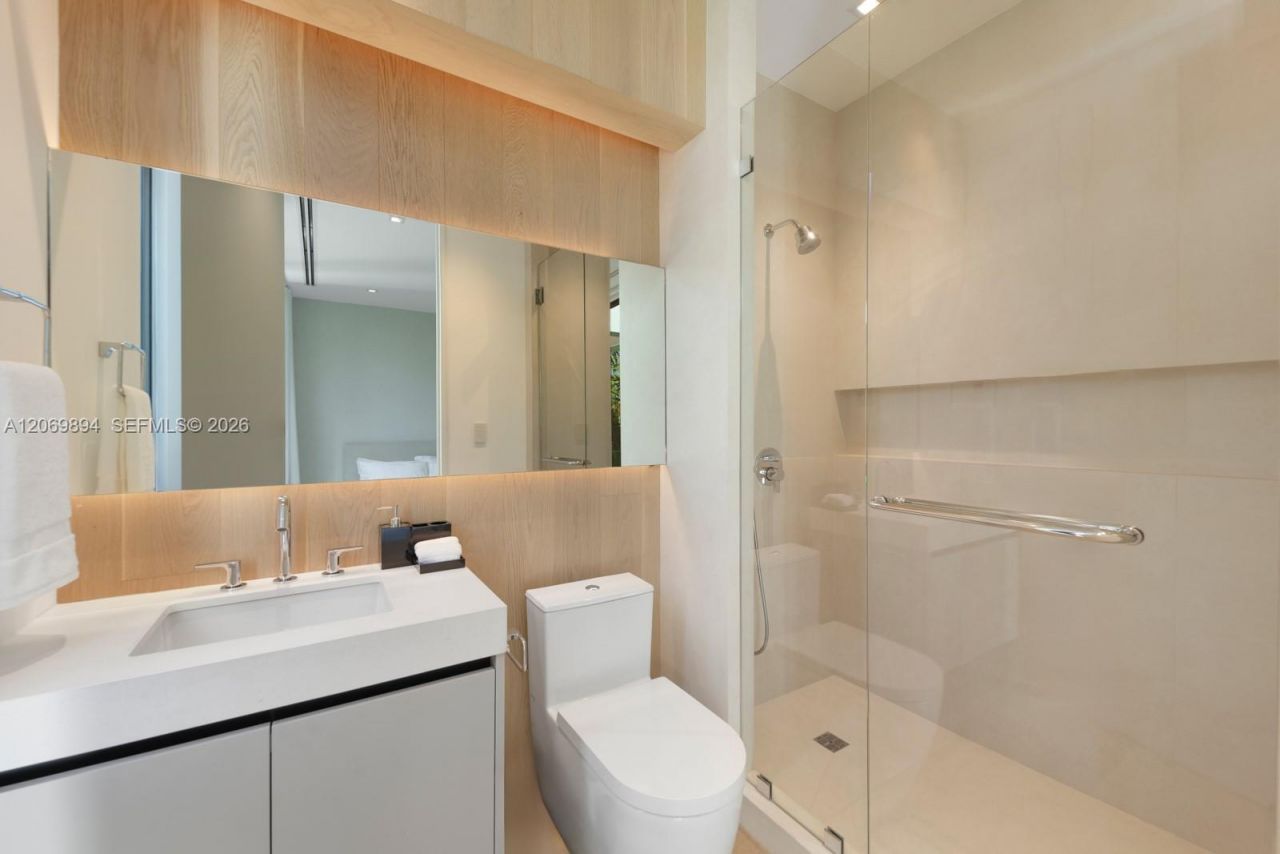6015 N Bay Rd , Miami Beach, FL 33140 Photo