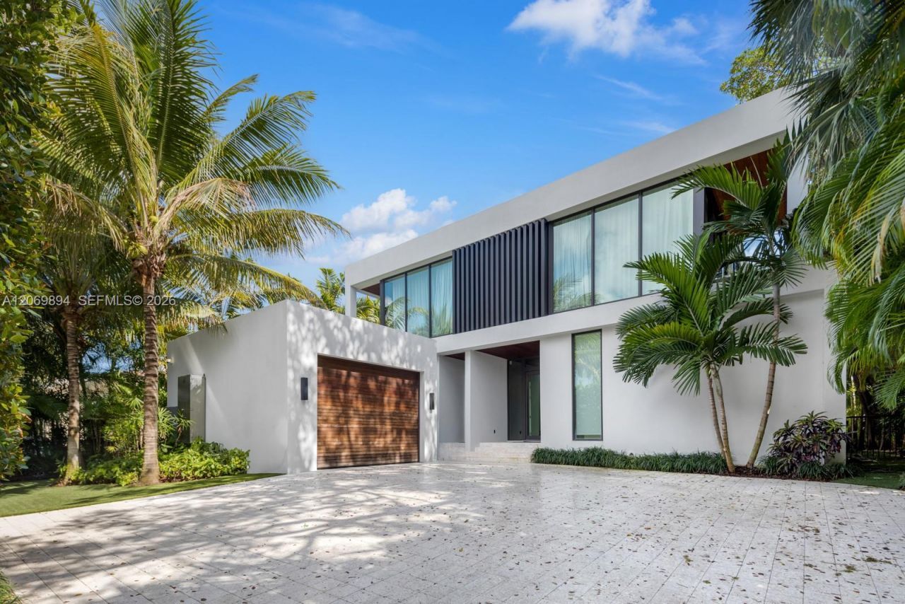 6015 N Bay Rd, Miami Beach, FL 33140 Photo