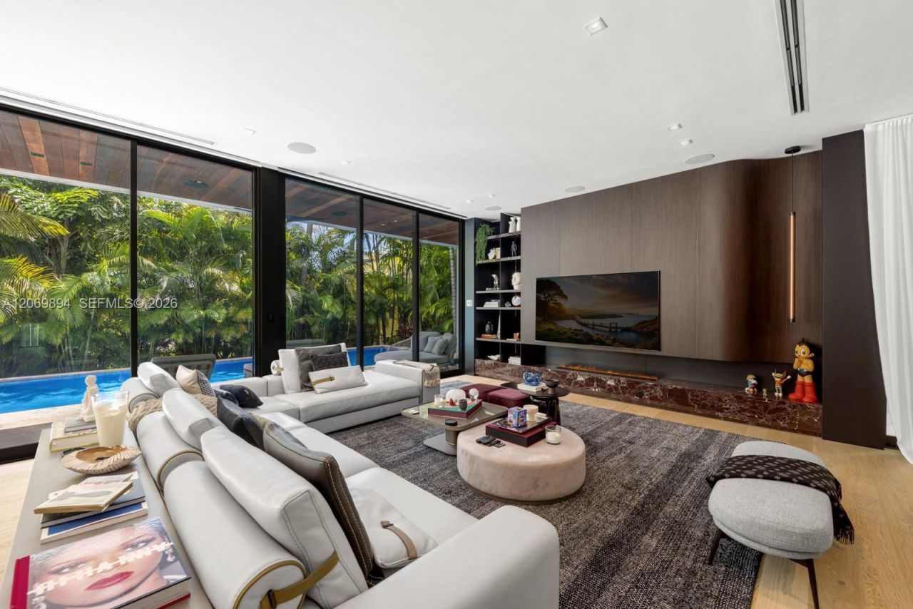 6015 N Bay Rd , Miami Beach, FL 33140 Photo