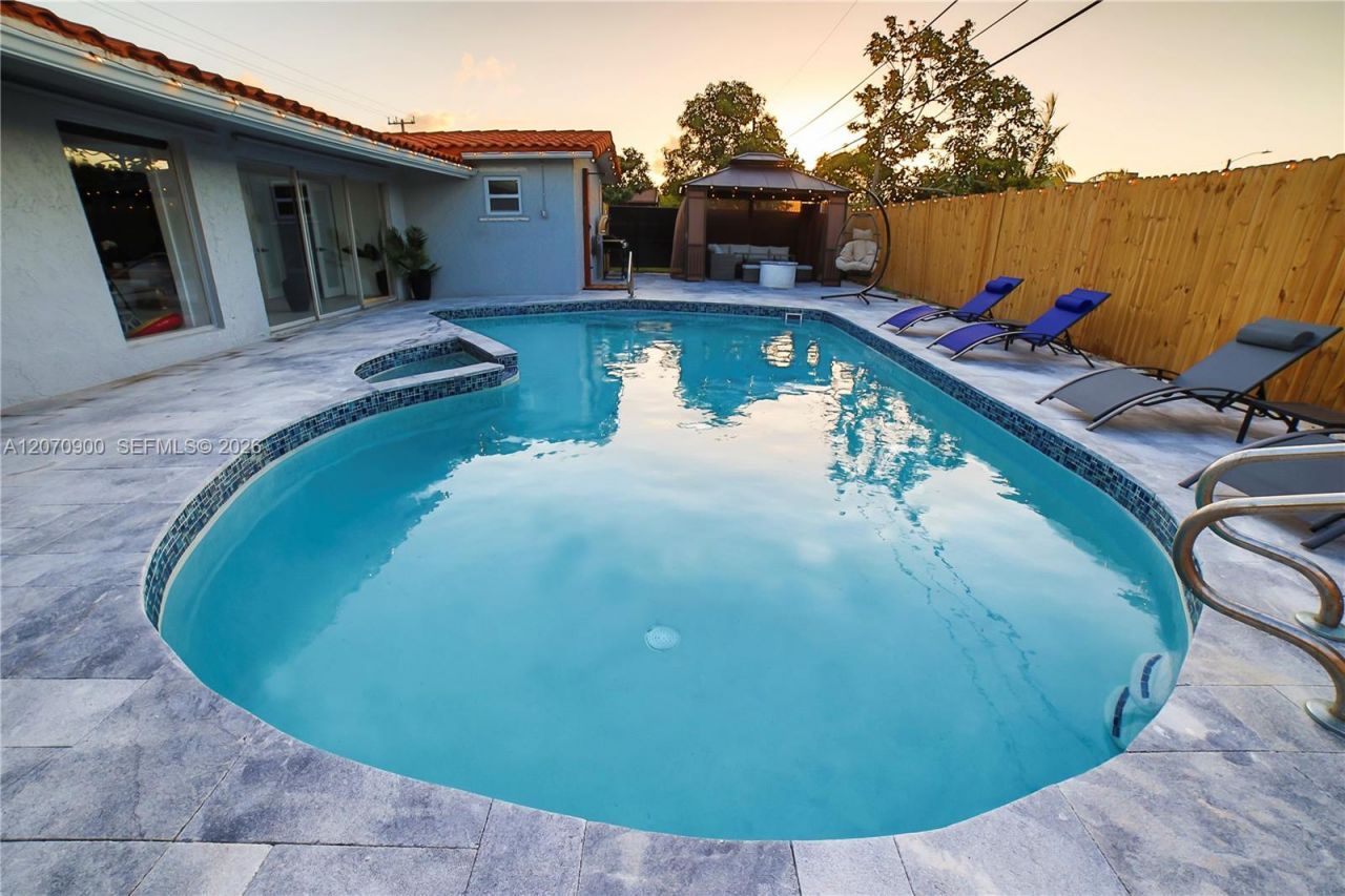 8651 Sunset Strip , Sunrise, FL 33322 Photo