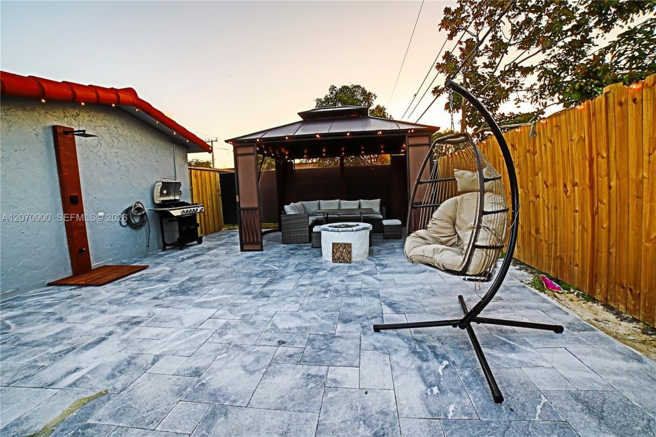 8651 Sunset Strip , Sunrise, FL 33322 Photo
