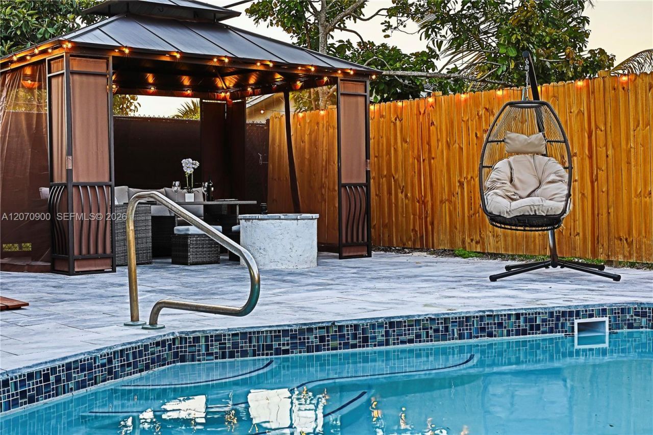 8651 Sunset Strip , Sunrise, FL 33322 Photo