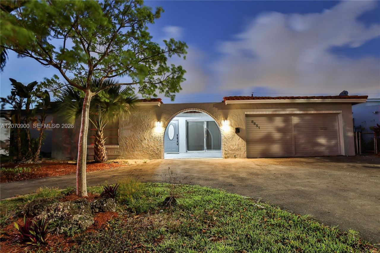 8651 Sunset Strip , Sunrise, FL 33322 Photo