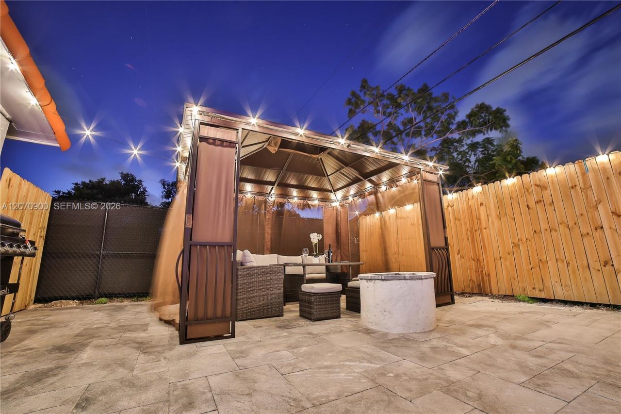 8651 Sunset Strip , Sunrise, FL 33322 Photo