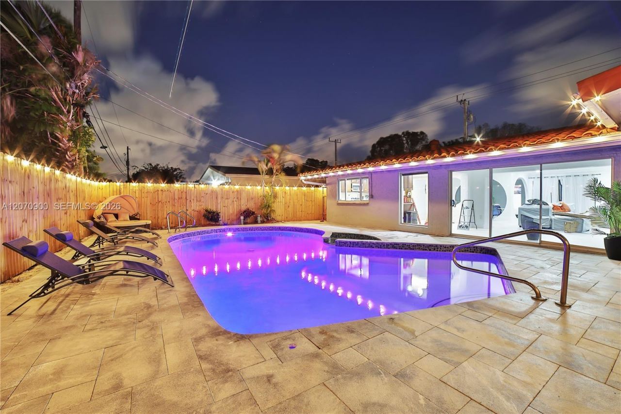 8651 Sunset Strip , Sunrise, FL 33322 Photo