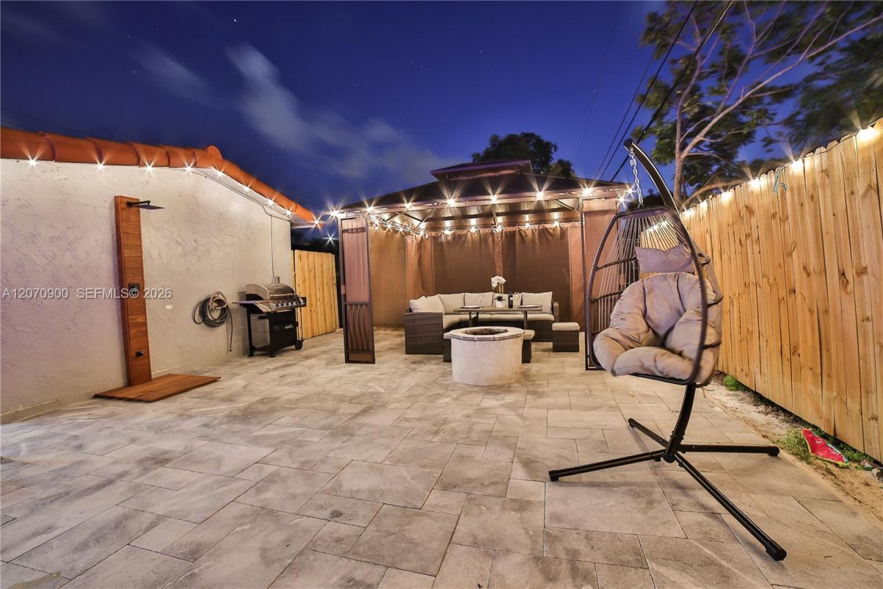 8651 Sunset Strip , Sunrise, FL 33322 Photo