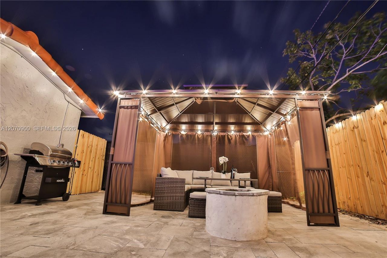 8651 Sunset Strip , Sunrise, FL 33322 Photo