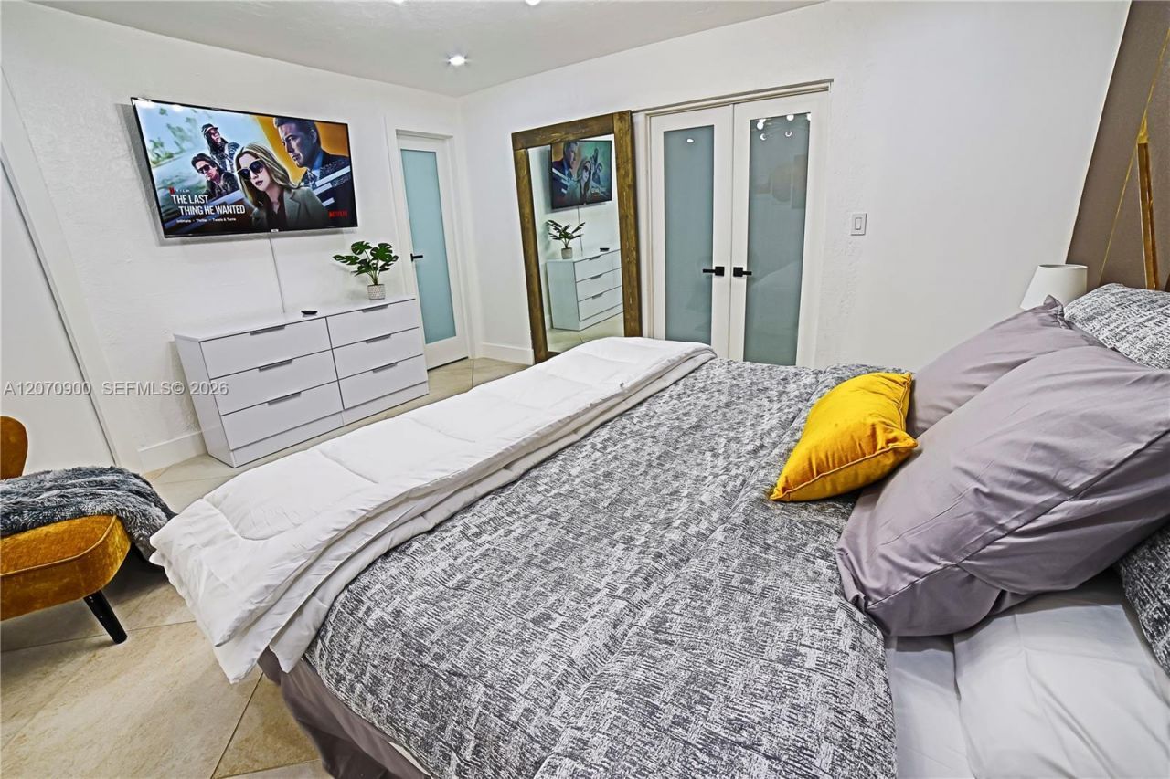 8651 Sunset Strip , Sunrise, FL 33322 Photo