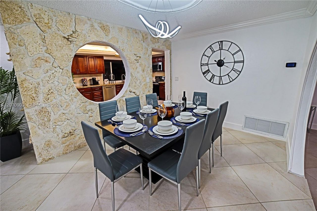 8651 Sunset Strip , Sunrise, FL 33322 Photo