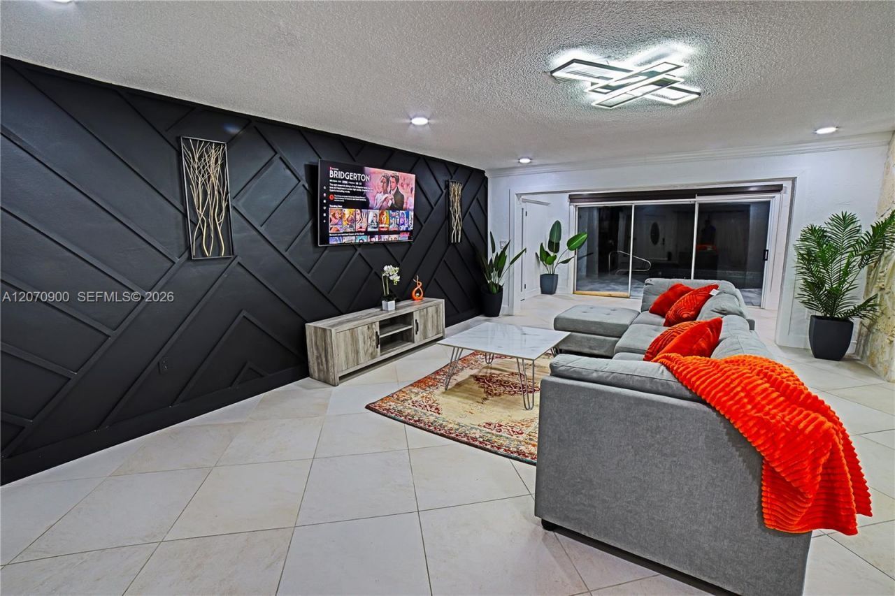 8651 Sunset Strip , Sunrise, FL 33322 Photo