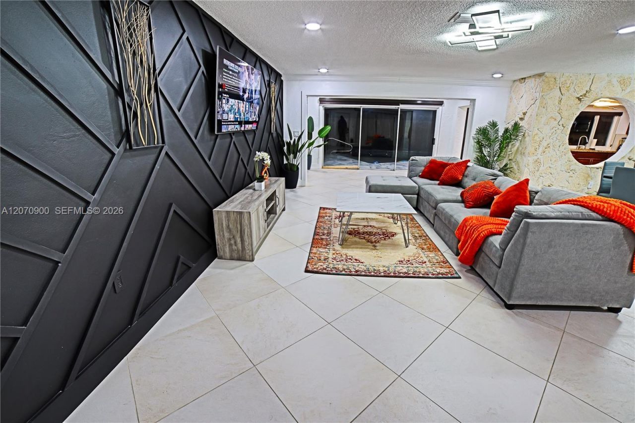 8651 Sunset Strip , Sunrise, FL 33322 Photo