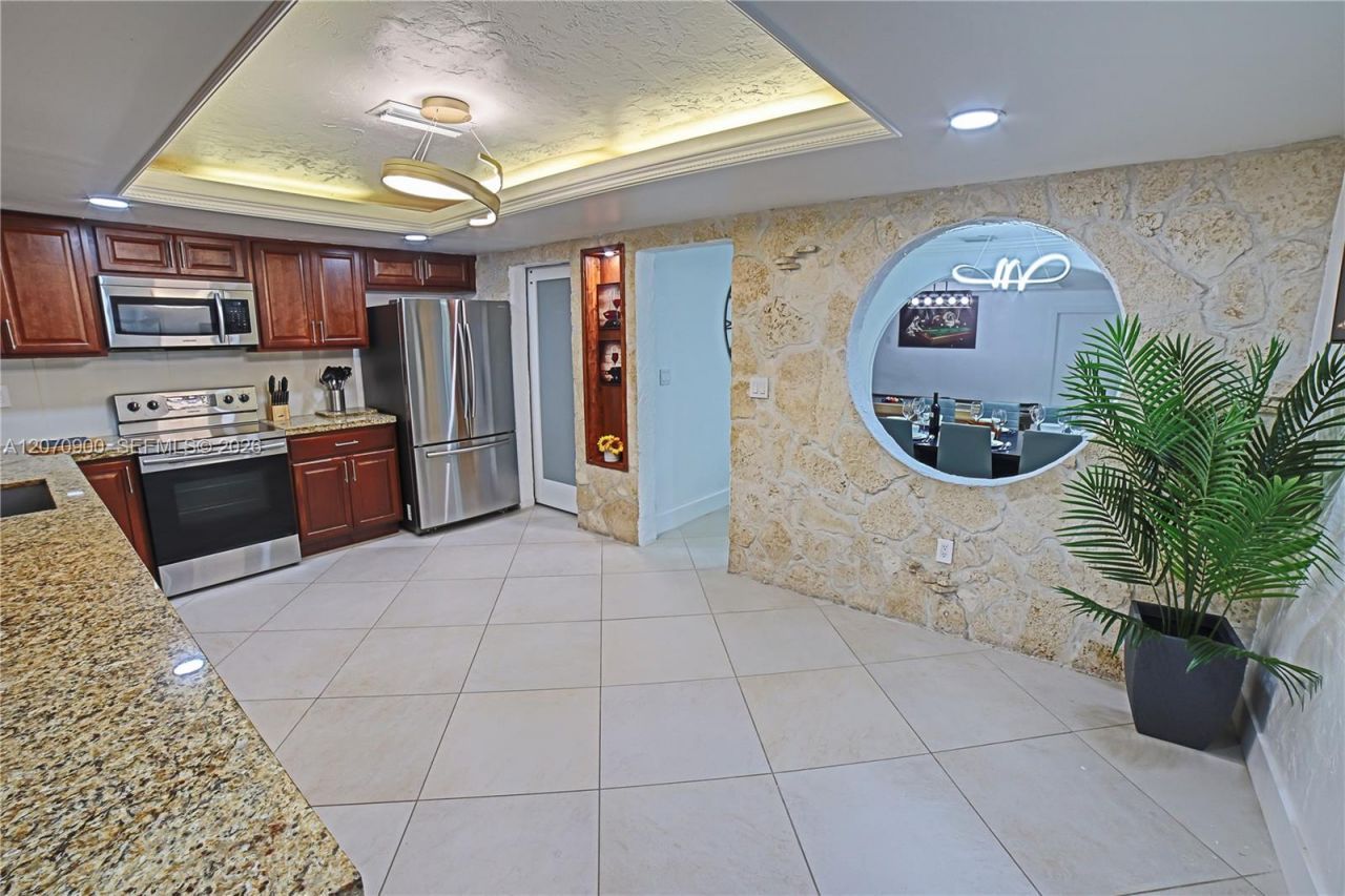 8651 Sunset Strip , Sunrise, FL 33322 Photo
