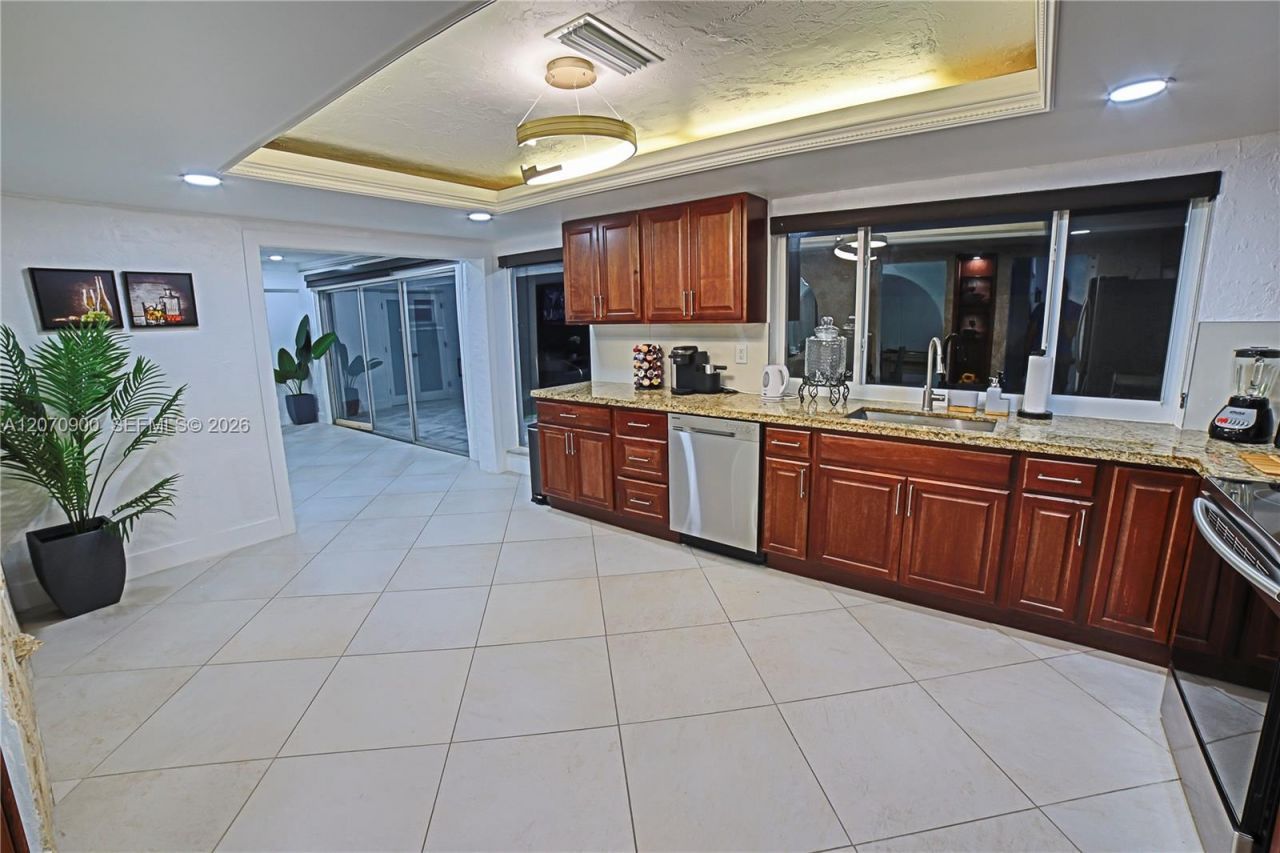 8651 Sunset Strip , Sunrise, FL 33322 Photo
