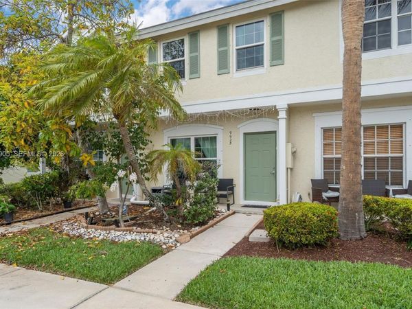 9925 NW 57th Manor, Coral Springs, FL 33076