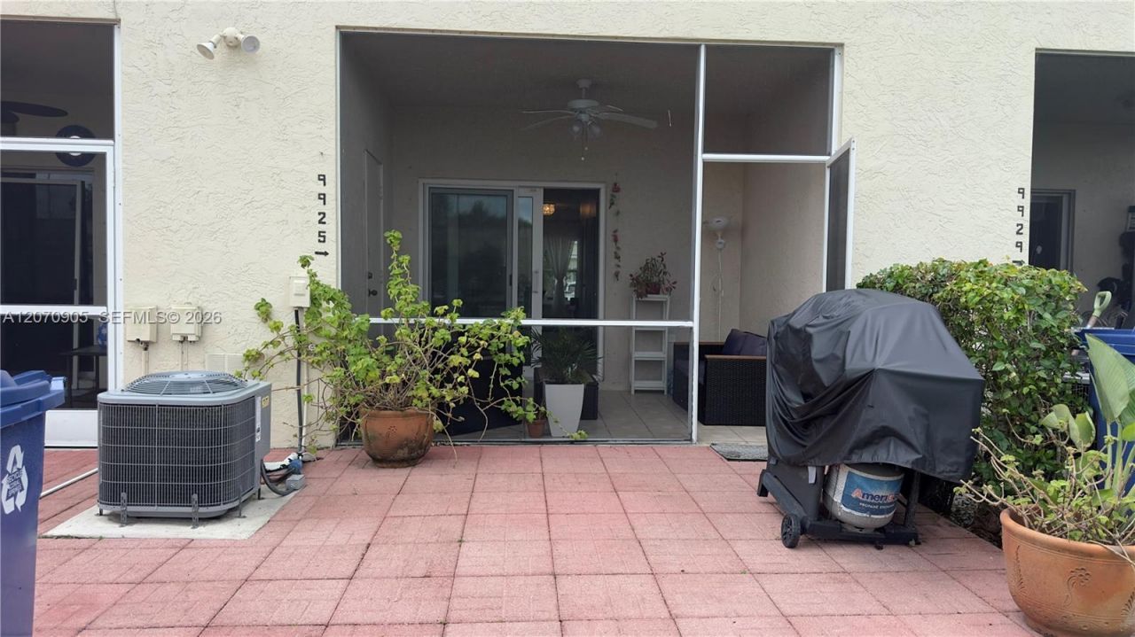 9925 NW 57th Manor, Coral Springs, FL 33076 Photo