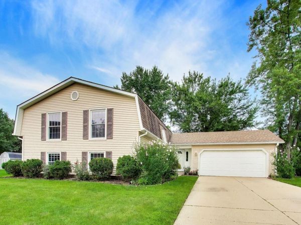 4500 Sundance Court , Hoffman Estates, IL 60192