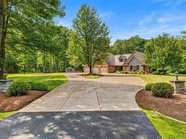 883 Lake Road, Youngstown, NY 14174