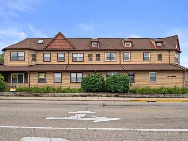 100 Main STREET, Unit 103, Pewaukee, WI 53072