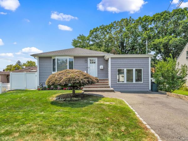 257 N Alleghany Avenue , Lindenhurst, NY 11757