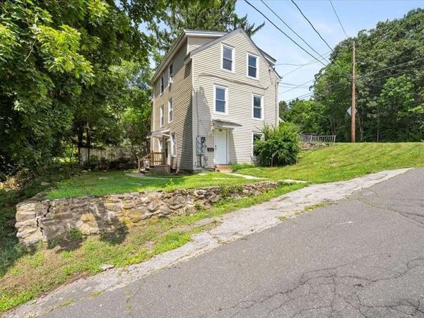 165 Pleasant St., Southbridge, MA 01604