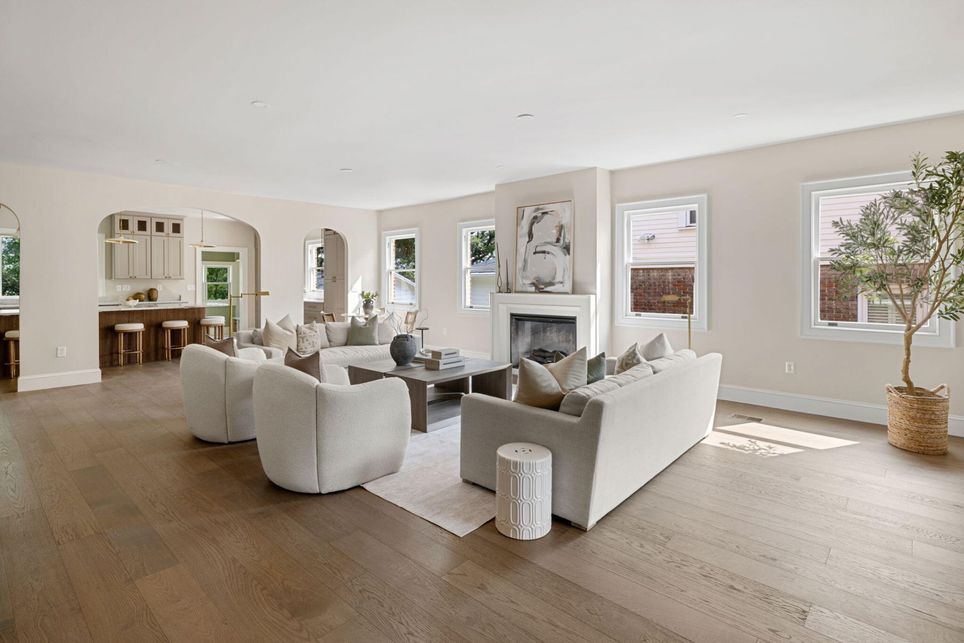 182 Gordon Street Photo 8