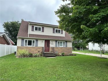 825 Lakewood Beach Drive, Sheffield Lake, OH 44054