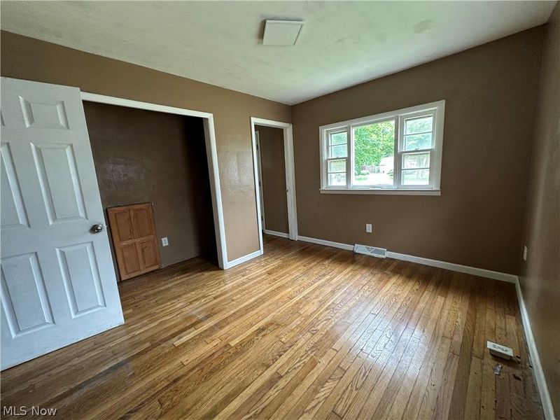 825 Lakewood Beach Drive, Sheffield Lake, OH 44054 Photo 10