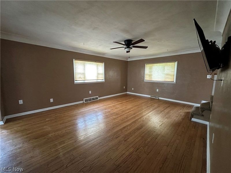 825 Lakewood Beach Drive, Sheffield Lake, OH 44054 Photo 3
