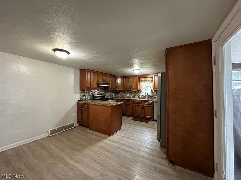 825 Lakewood Beach Drive, Sheffield Lake, OH 44054 Photo 4