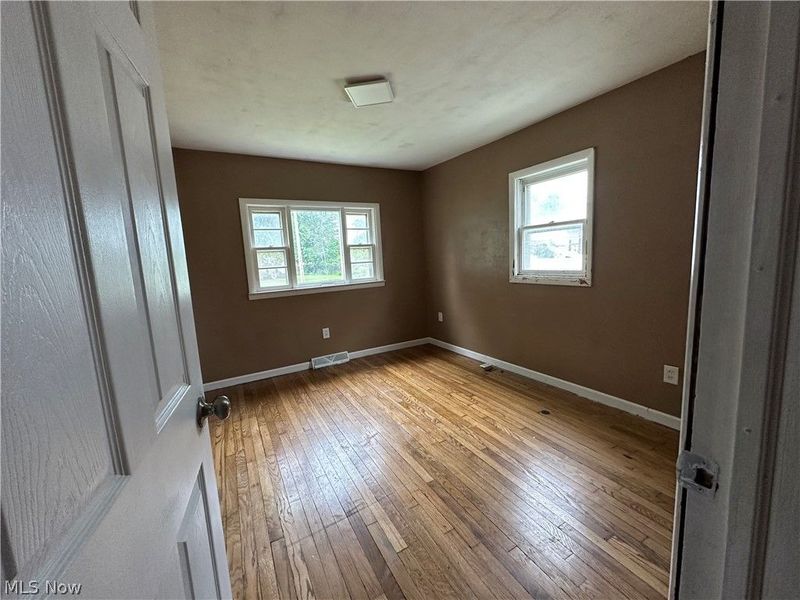 825 Lakewood Beach Drive, Sheffield Lake, OH 44054 Photo 9