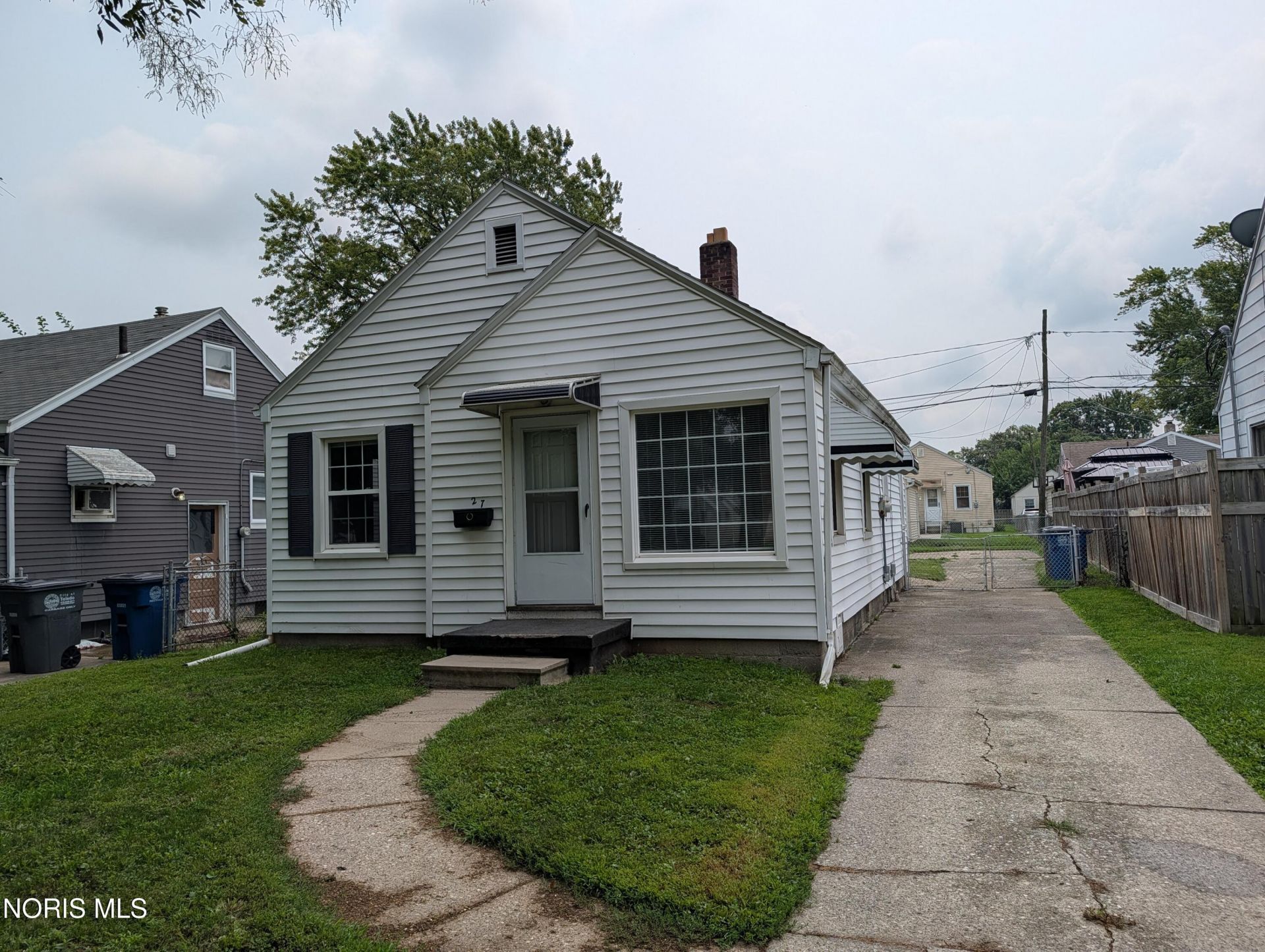 27 W Poinsetta Avenue, Toledo, OH 43612 Main Photo