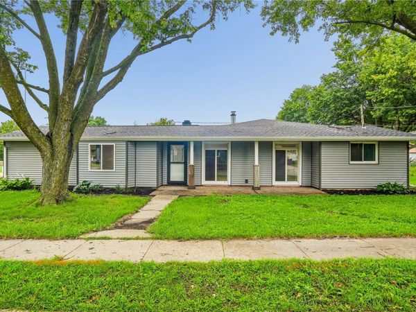 127 S Monroe St , Lisbon, IA 52253