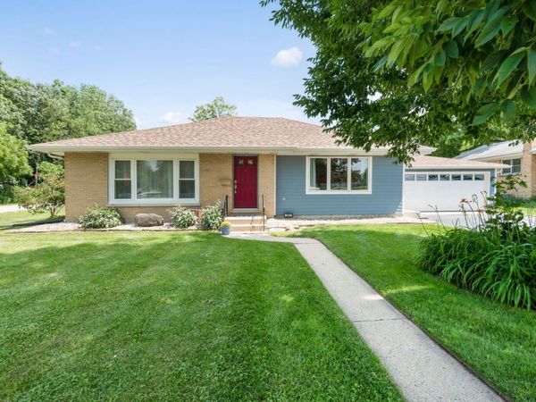 365 N Alleghany Road , Grayslake, IL 60030