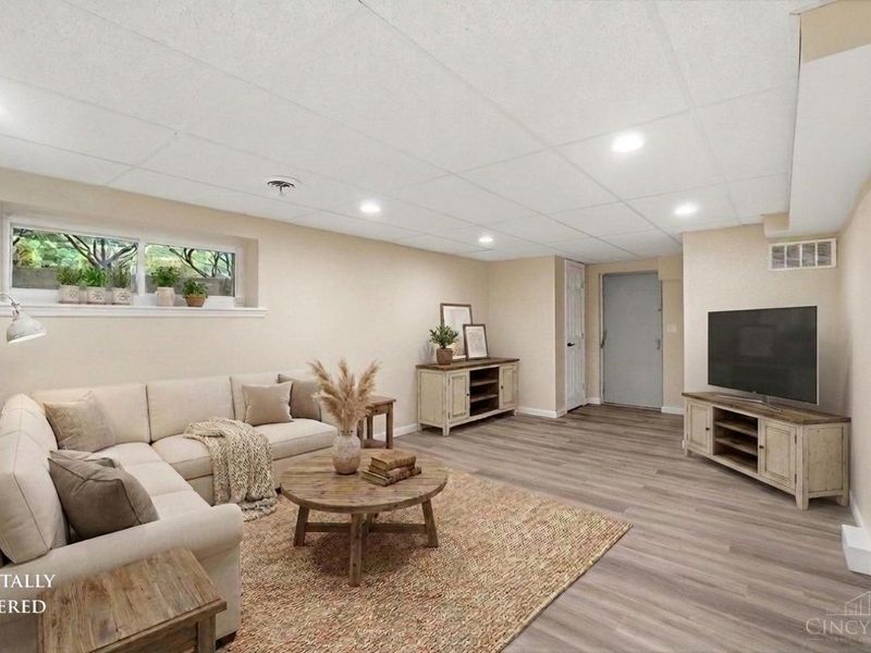 2751 Pickmeier Lane, Cincinnati, OH 45211 Photo 8