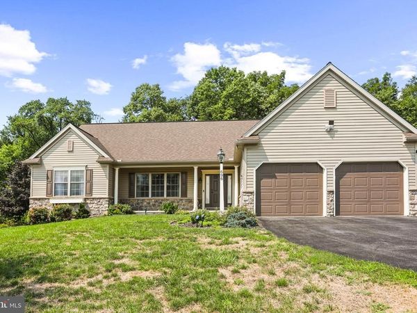 696 RISHEL DRIVE , YORK, PA 17406
