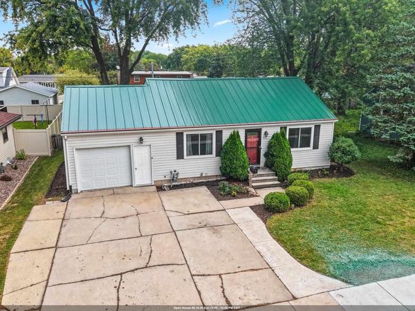 991 SUBURBAN DRIVE, De Pere, WI 54115
